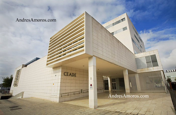 Escuela CEADE Sevilla por Andrés Amorós